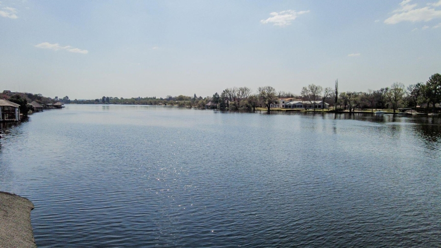 4 Bedroom Property for Sale in Boschenvaal River Front Lodges Free State